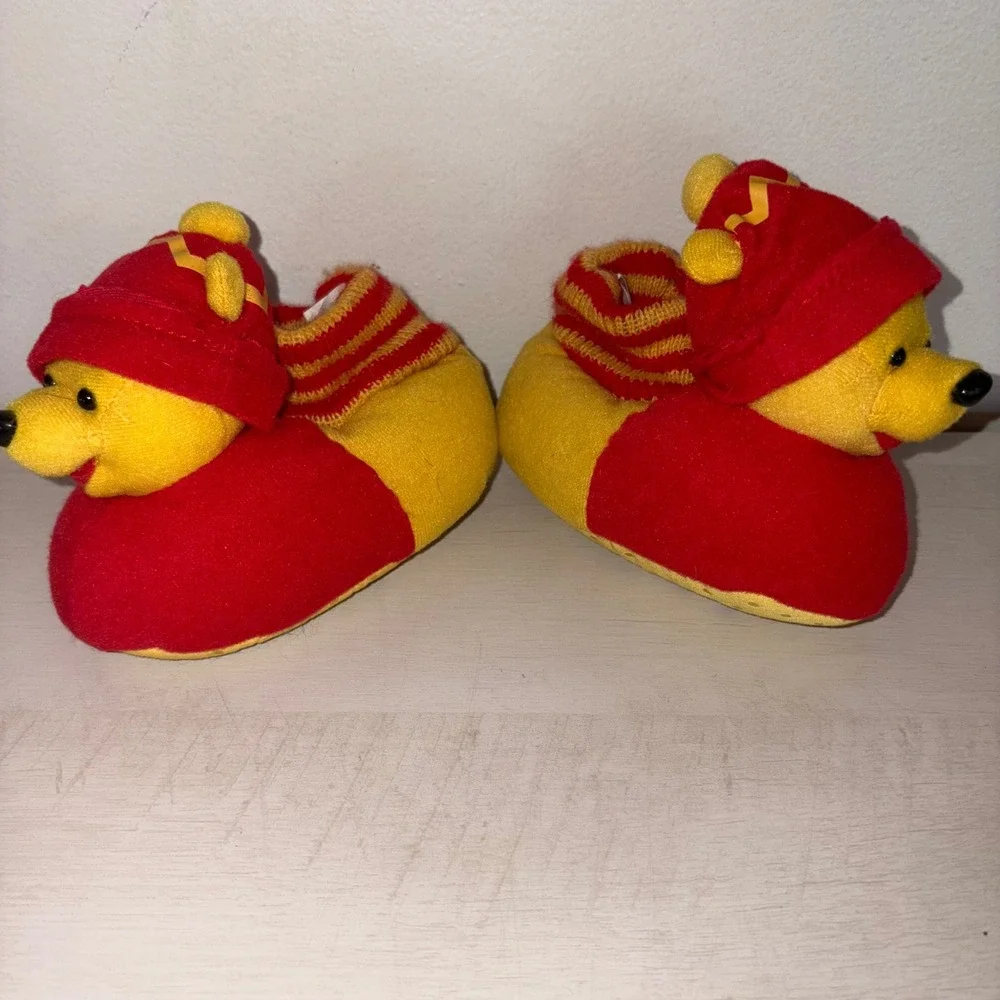 Disney‎ Winnie the Pooh Slippers Plush Character Red Hat Kids Size 3-4 VTG